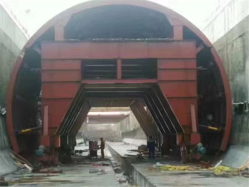 什么是冷彎機？